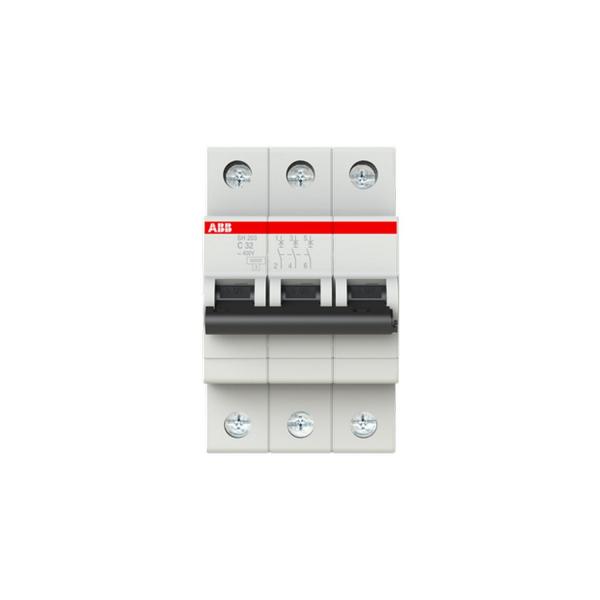 Автоматичен прекъсвач ABB SH203-C32 – 3 P, 32 A, 6 kA
